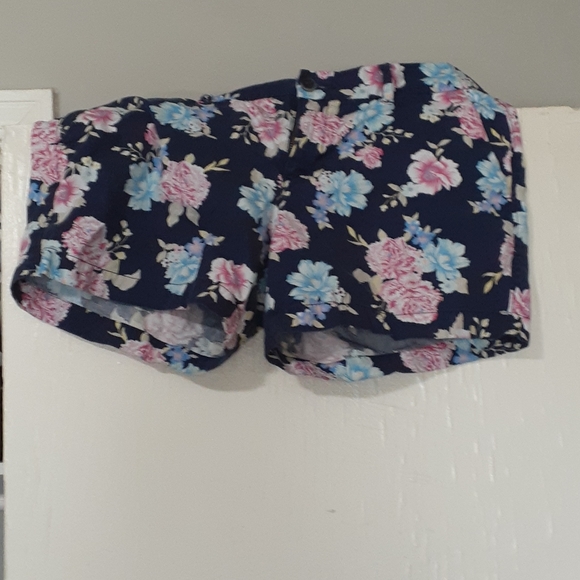 Summer shorts - Picture 2 of 2